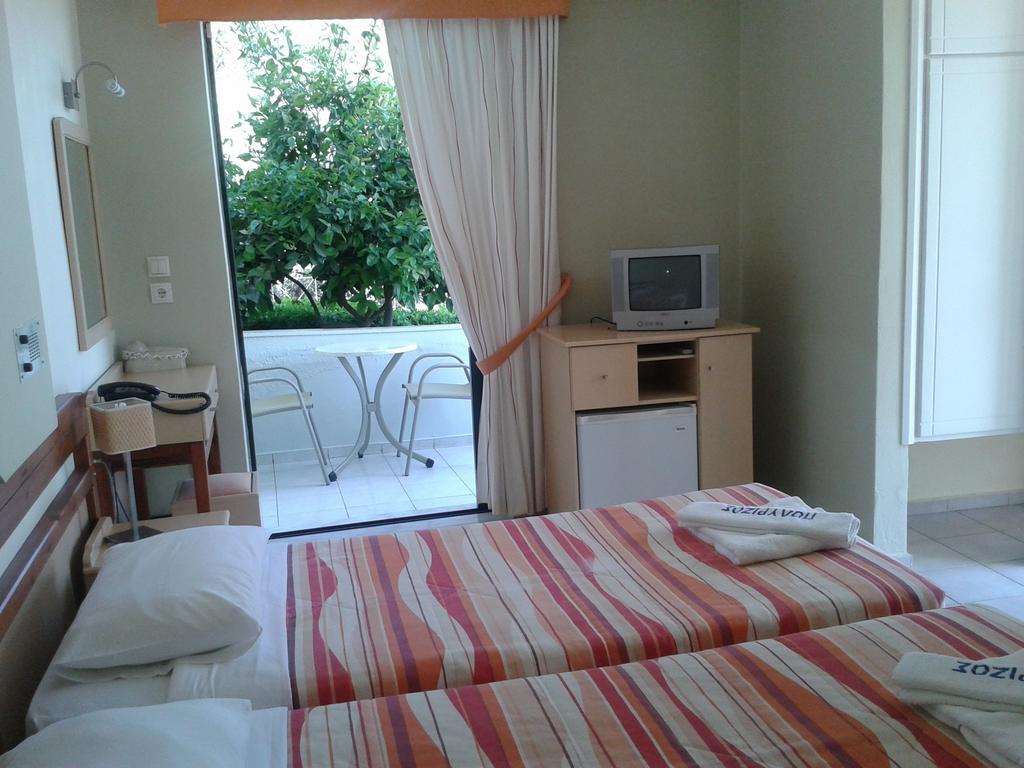 Polyrizos Hotel Rodakino Quarto foto